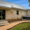 Twisted Oak, Hot tub, Fire pit, King Beds! - 弗雷德里克斯堡