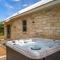 Twisted Oak, Hot tub, Fire pit, King Beds! - 弗雷德里克斯堡