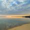 Beachfront Traverse City Resort Condo with Pool - 特拉弗斯城
