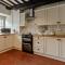 Cosy & historic 2 bedroom Elizabethan cottage