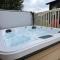 Lotties Lodge With Hot Tub