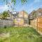 Spacious Detached House with 7 Beds Includes Ping Pong and Pool Table Sleeps 14 Free Parking - Feltham