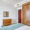 Blueground Princess Tower balcony pool DXB-809 - Dubaj