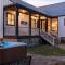 Scimitar Guesthouse, Firepit, sleeps 3 - Fredericksburg