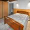 Amazing Home In Uchaux With Jacuzzi - 尤尚