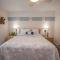 OPEN - Updated, beach, cozy and comfy, gated waterfront - سانت بيتي بيتش