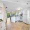 OPEN - New Owner-Renovation/Location/Walk to Beach - سانت بيتي بيتش