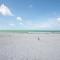 Minutes to Beach and Happenings/Free Parking/Tons of Space - سانت بيتي بيتش
