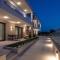 Endless Blue Luxury Suites - Nikiti