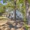 5 Mi to Sardis Lake Pet-Friendly Cabin Rental - بيتسفيل