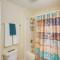 Cozy Delafield Apartment - Walk to Lake! - Delafield
