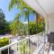 Noosa Parade Townhouse w/ Terrace by Stay Noosa