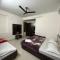 Hotel Chandram - 450mtr I 10min walking from ShreeNath Ji temple Nathdwara 966o9o1oo6 - Nathdwara