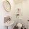 Windsor 10 Mins - 3 Bedrooms, 2 Bathrooms House with Parking
