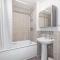 Windsor 10 Mins - 3 Bedrooms, 2 Bathrooms House with Parking