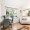 One bedroom central Slough with parking