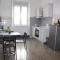 LA LANTERNA DI ANGELO rent rooms and apartments free parking on the street front