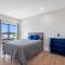 Blocks from the beach with a golf cart and pool! - 克利尔沃特