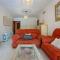 Beautiful 2BR APT with Terrace, Garden & Pool - مربلة