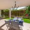 Beautiful 2BR APT with Terrace, Garden & Pool - مربلة