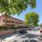 Beautiful 2BR APT with Terrace, Garden & Pool - مربلة