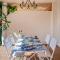 Beautiful 2BR APT with Terrace, Garden & Pool - مربلة