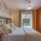 Beautiful 2BR APT with Terrace, Garden & Pool - مربلة