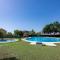 Beautiful 2BR APT with Terrace, Garden & Pool - مربلة