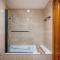 Beautiful 2BR APT with Terrace, Garden & Pool - مربلة