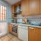 Beautiful 2BR APT with Terrace, Garden & Pool - مربلة