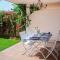 Beautiful 2BR APT with Terrace, Garden & Pool - مربلة
