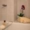 Petalo Bianco 100m from lake - Happy Rentals