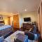 Beautiful Riverfront Near Mt Bachelor with Hot Tub