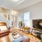 Prime Lakeside Village Location Apt with Kitchen!