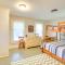Prime Lakeside Village Location Apt with Kitchen!