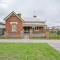 Dunkley House - Large CBD Heritage Home, Sleeps 10