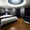 Hotel S