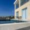 Queen Eyridiki Luxury Villa 2