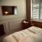 ROOMS AT THE QUAYSIDE - stylish en-suite rooms on Poole Quay all fully refurbed - Poole