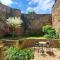 Maison romane avec jardin dans le centre de CLUNY - 克卢尼