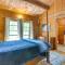 Updated Mtn Cabin on 20 Acres with Large Waterfall - جاسبر