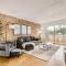 Your 2B Getaway - Walk Dtwn - Sleeps 6 - Pool and Prkg - Austin