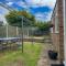 New! Cosy Garden Home, Free Parking With Smart TV & Perfect Motorway Access - 雷纳姆