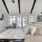 Stunning Lake House with Heated Pool & Ping Pong! - 鲁兹
