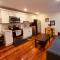 Modern Cozy Unit Near Genos & Pats