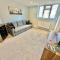 Modern Three Bedroom Home with Hot Tub and Garden - Christchurch Location - Sleeps 7 - Christchurch