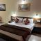 Couple friendly Deluxe Rooms Kasauli Hills Kumarhatti