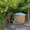 Rita's Luxury Retreat with Swedish Hot tub and Wood Fuelled Pizza Oven - Shrewsbury