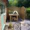 Rita's Luxury Retreat with Swedish Hot tub and Wood Fuelled Pizza Oven - Shrewsbury