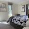 Warm and Spacious 5BR Home w WIFI and Multiple Parking - Weetangerra
